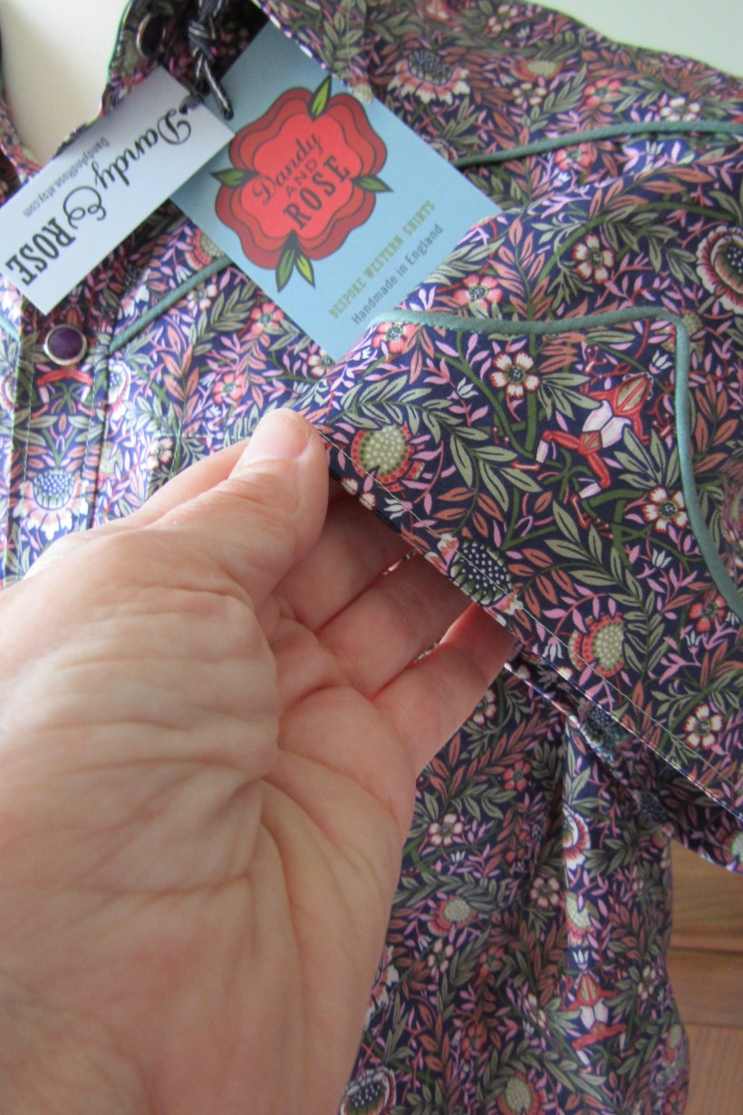 short sleeve detail peach pincher